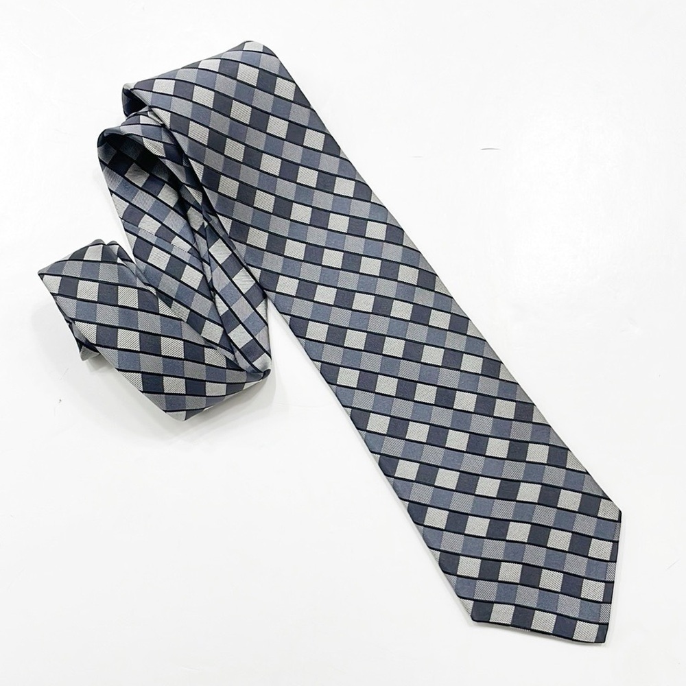 Nicole Miller geometric 100% silk standard tie